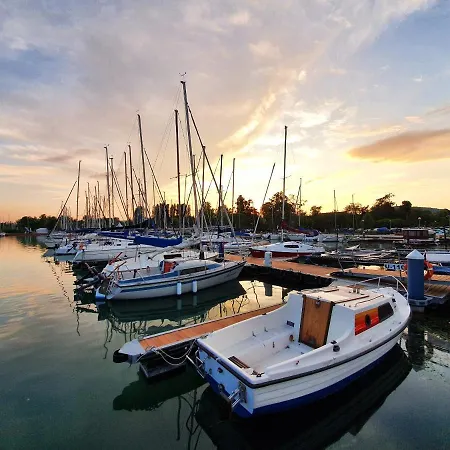 Naturexpert Mobilhazak-fuered Campingplads *
