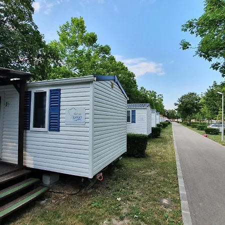 Naturexpert Mobilhazak-fuered Campingplads *