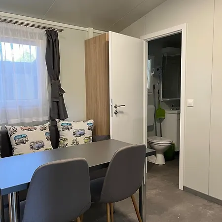 Naturexpert Mobilhazak-fuered Camping *